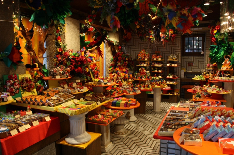 vente-EVENOS-min_candy_store_chocolate_shop_chocolate_switzerland-393515