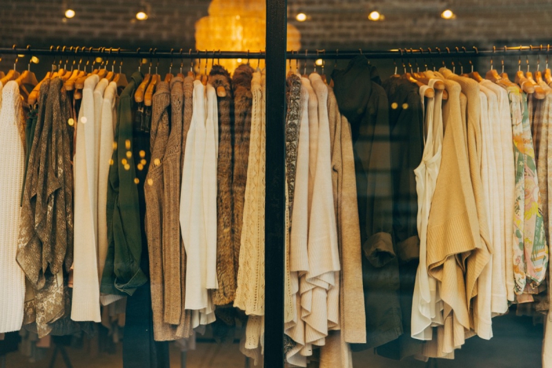 vente-EVENOS-min_clothe_fashion_store_shop_window_store_front-21277